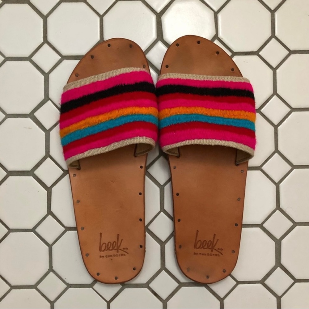 Beek lovebird rare embroidered slide